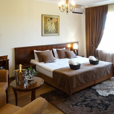 Henry Ford Mini Hotel Odessa Exterior photo