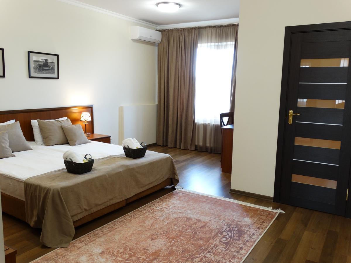 Henry Ford Mini Hotel Odessa Exterior photo
